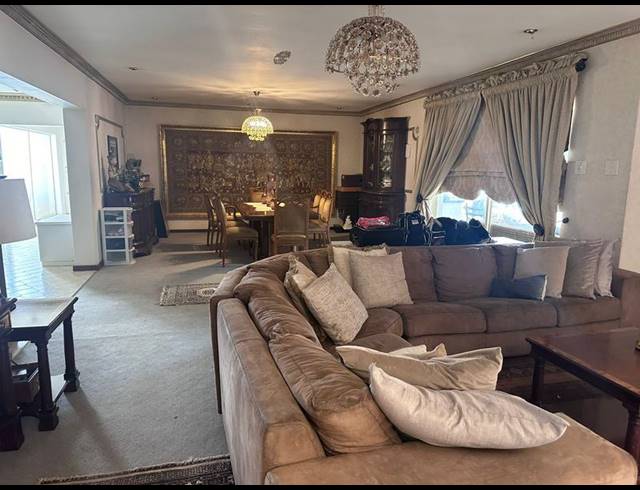 7 BEDROOM HOUSE FOR SALE IN WATERKLOOF RIDGE